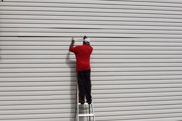 Cost of Siding Reattachment in New Berlin