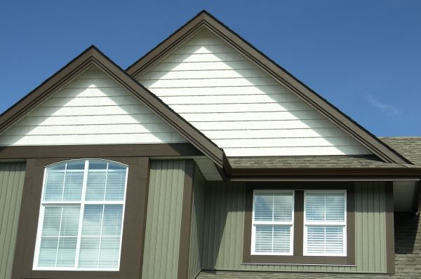 Cost of Vertical Vinyl Siding Repair in New Berlin